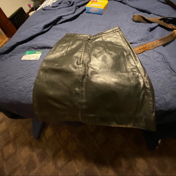 Vintage leather skirt - Picture 2 of 3